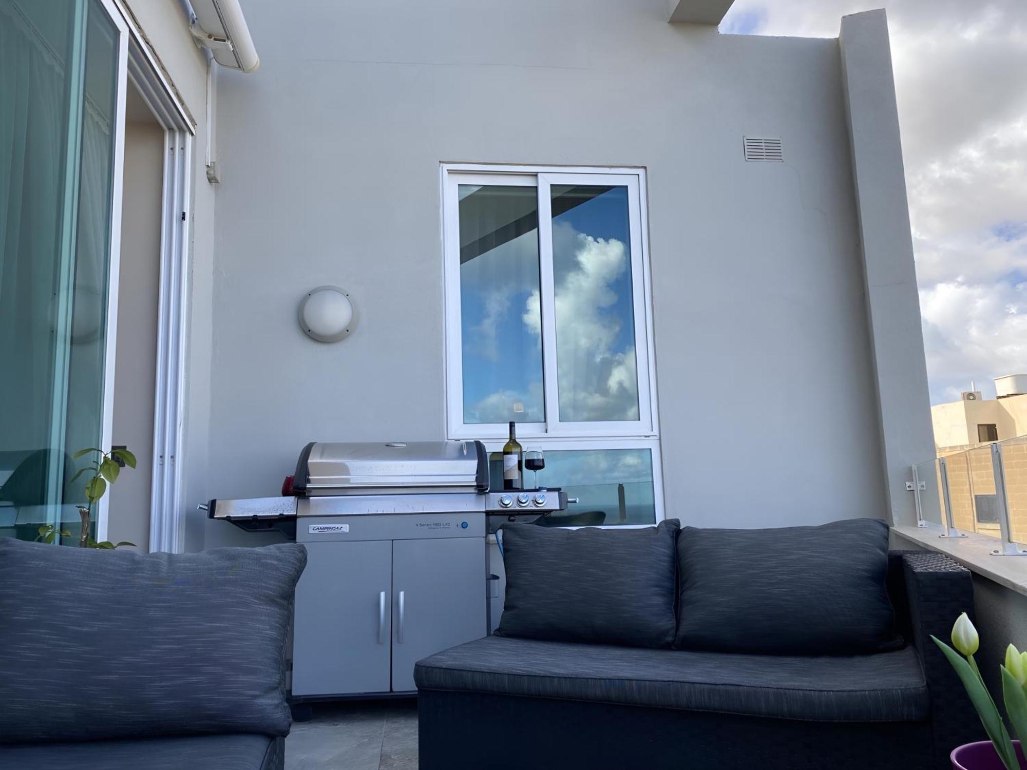 Top-Notch Apartment With Sea View, Bbq And Jacuzzi Saint Julian's Exterior photo